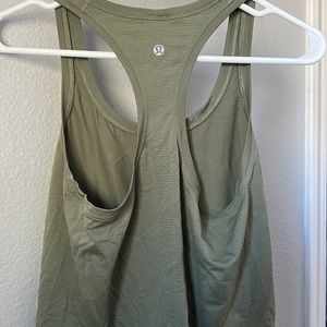 Lululemon tank